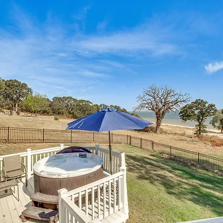 Cozy Lake Texoma Home With Hot Tub And Waterfront View